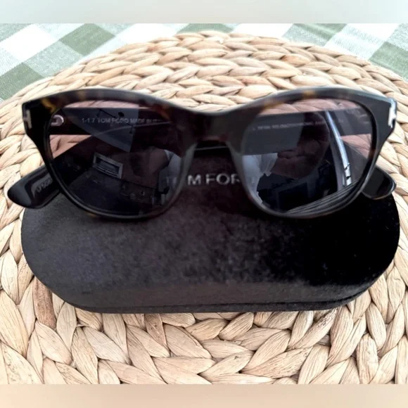 Tom Ford TF530 Photochromatic Sunglasses / Dark Havana Frame with Rose Lenses - Picture 5 of 5